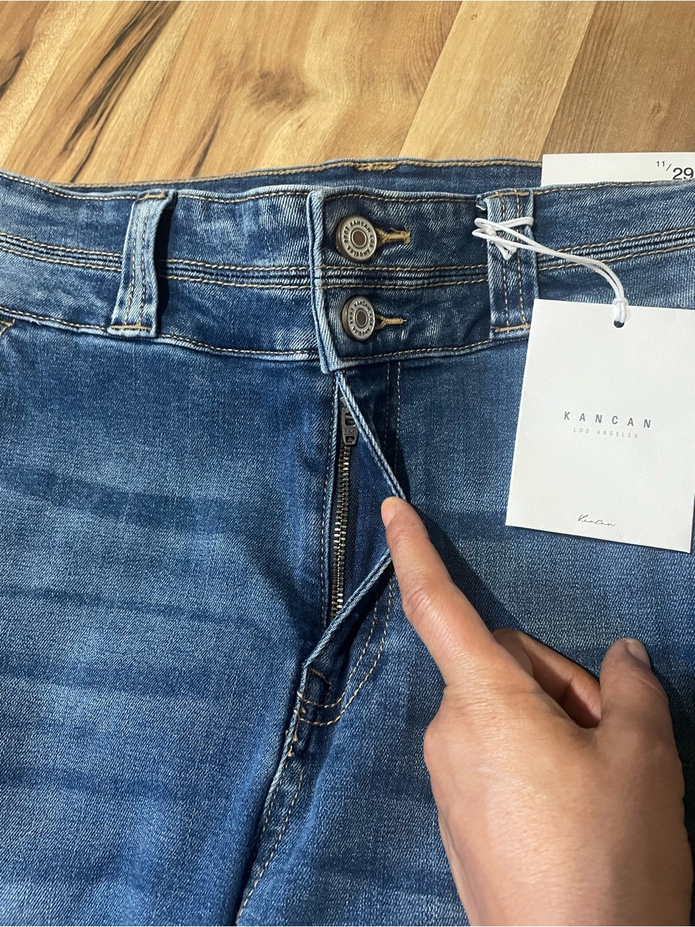 NWT KanCan High Waisted 2-Button Slim Flare Leg Denim Jeans Sz 11/29 - Picture 3 of 7
